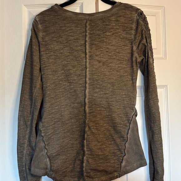 Free people Henley Tshirt with embellished sleeves Size M - Picture 6 of 8